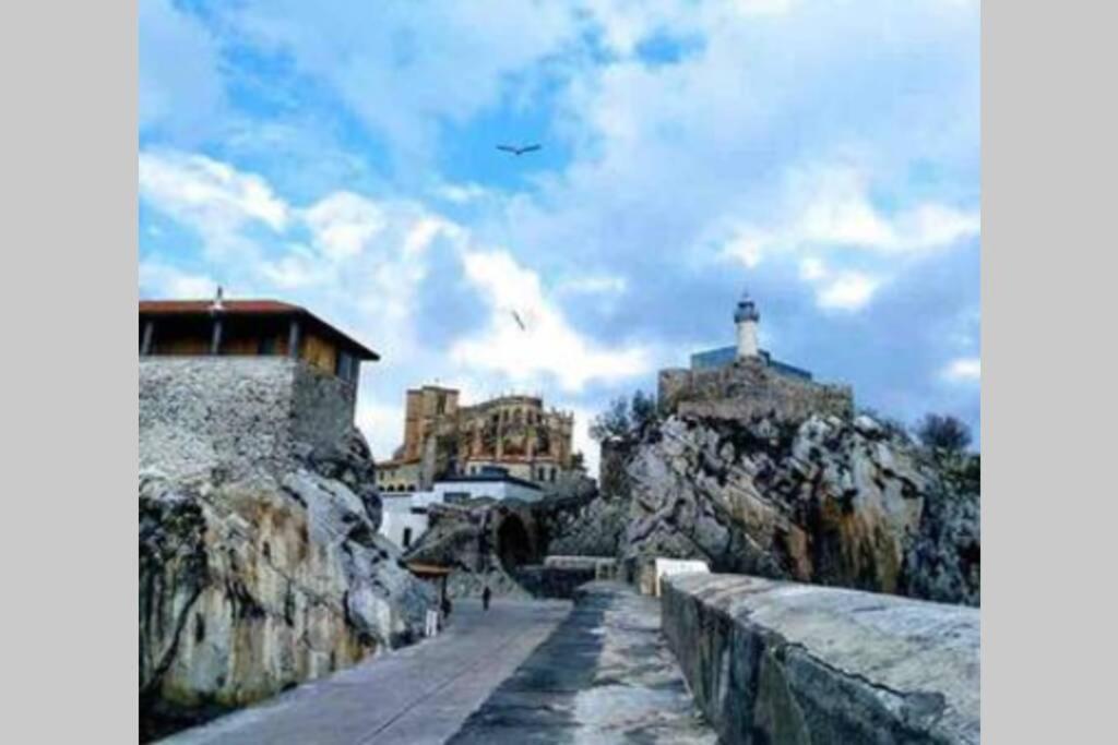 Castro Holidays - Centrico Piscina Urbanizacion Garaje Gratis Кастро-Урдиалес Екстериор снимка