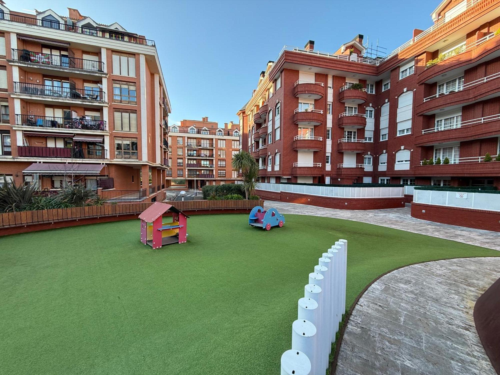 Castro Holidays - Centrico Piscina Urbanizacion Garaje Gratis Кастро-Урдиалес Екстериор снимка