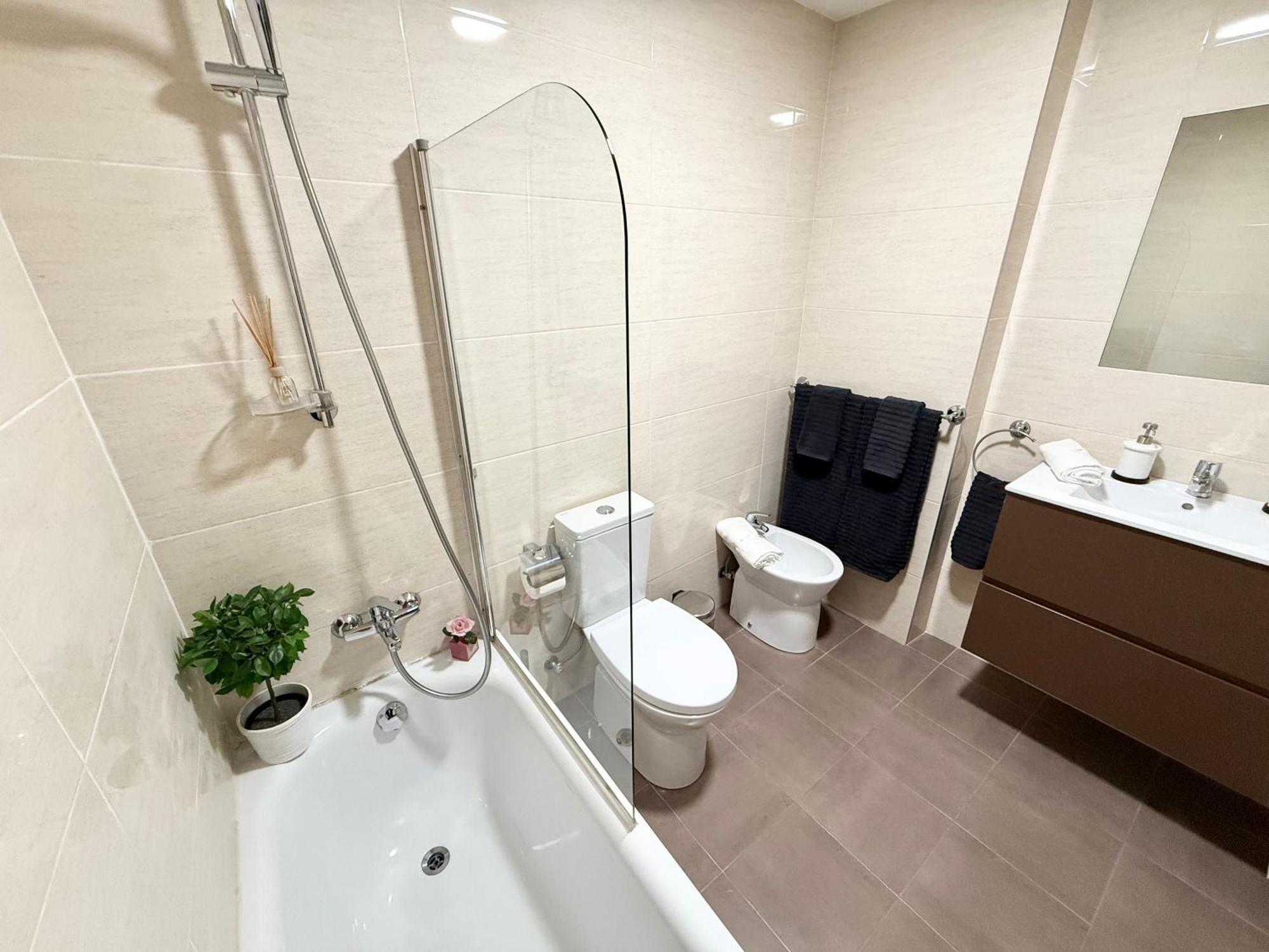 Castro Holidays - Centrico Piscina Urbanizacion Garaje Gratis Кастро-Урдиалес Екстериор снимка